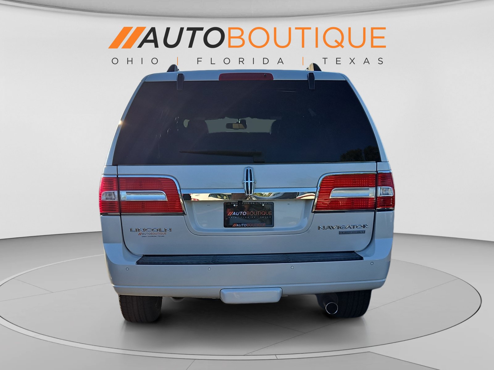 Used 2013 Lincoln Navigator 2WD image 4