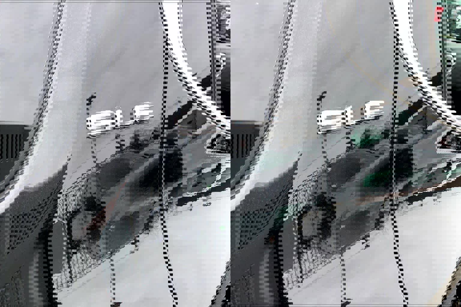 Used 2023 GMC Acadia SLE w/ Driver Convenience Package image 10