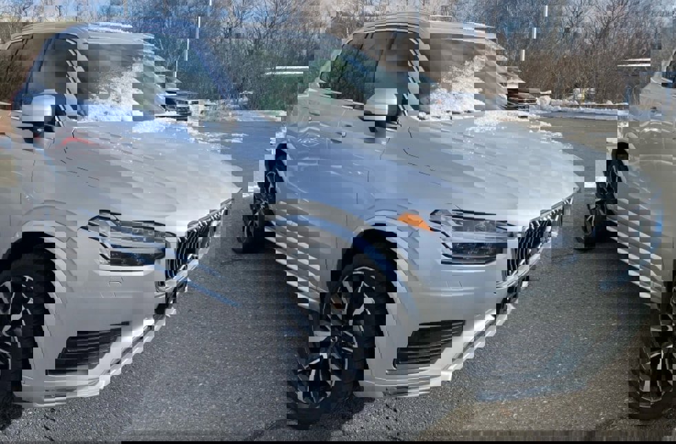 Used 2022 Volvo XC90 T6 Momentum image 3