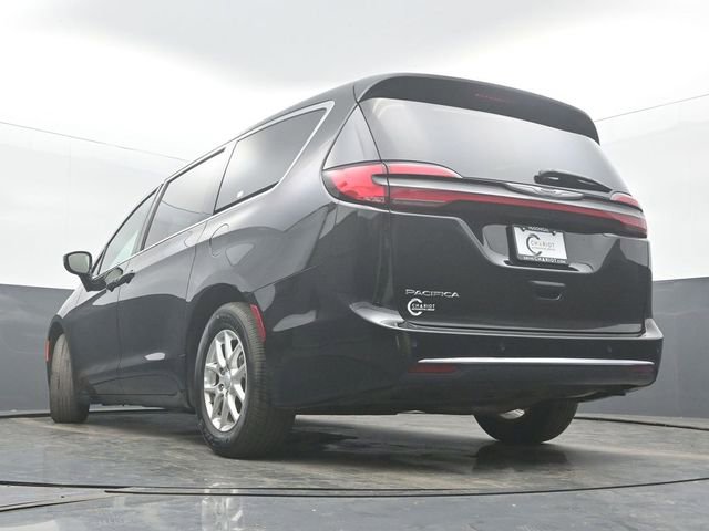 Used 2025 Chrysler Pacifica Select FWD image 49