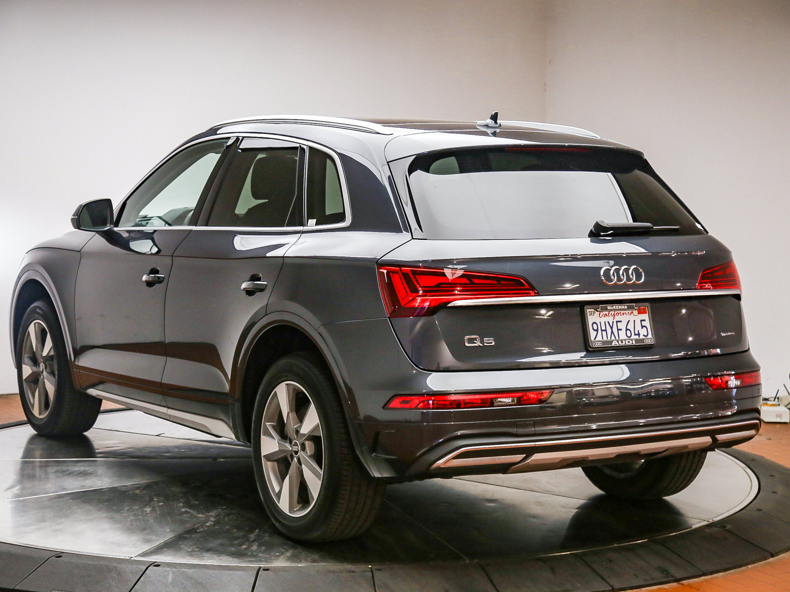 Certified 2023 Audi Q5 Premium Plus w/ Premium Plus Package AWD/4WD image 5