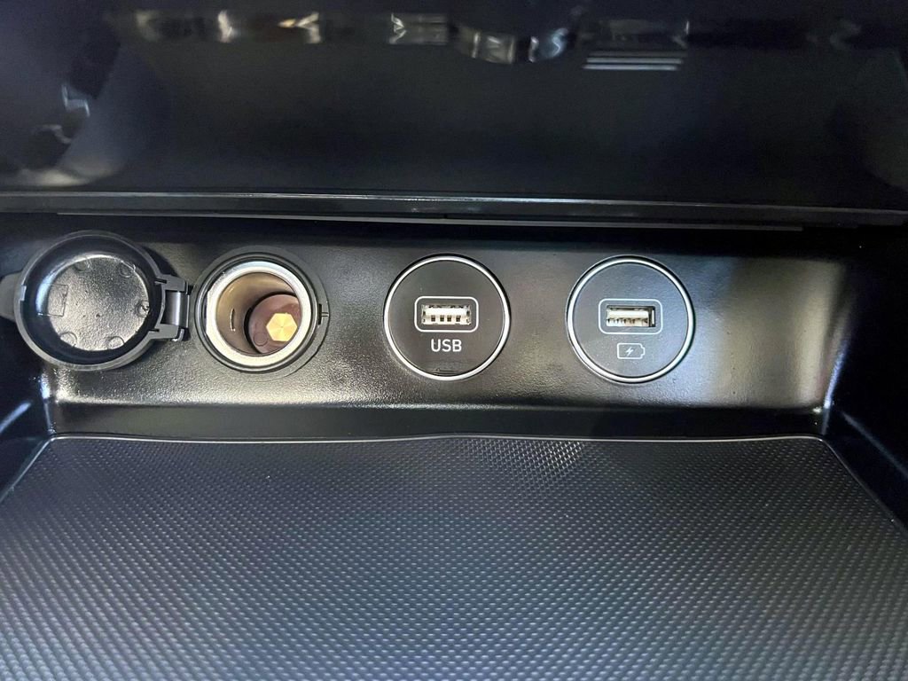 Used 2023 Genesis G70 2.0T image 22