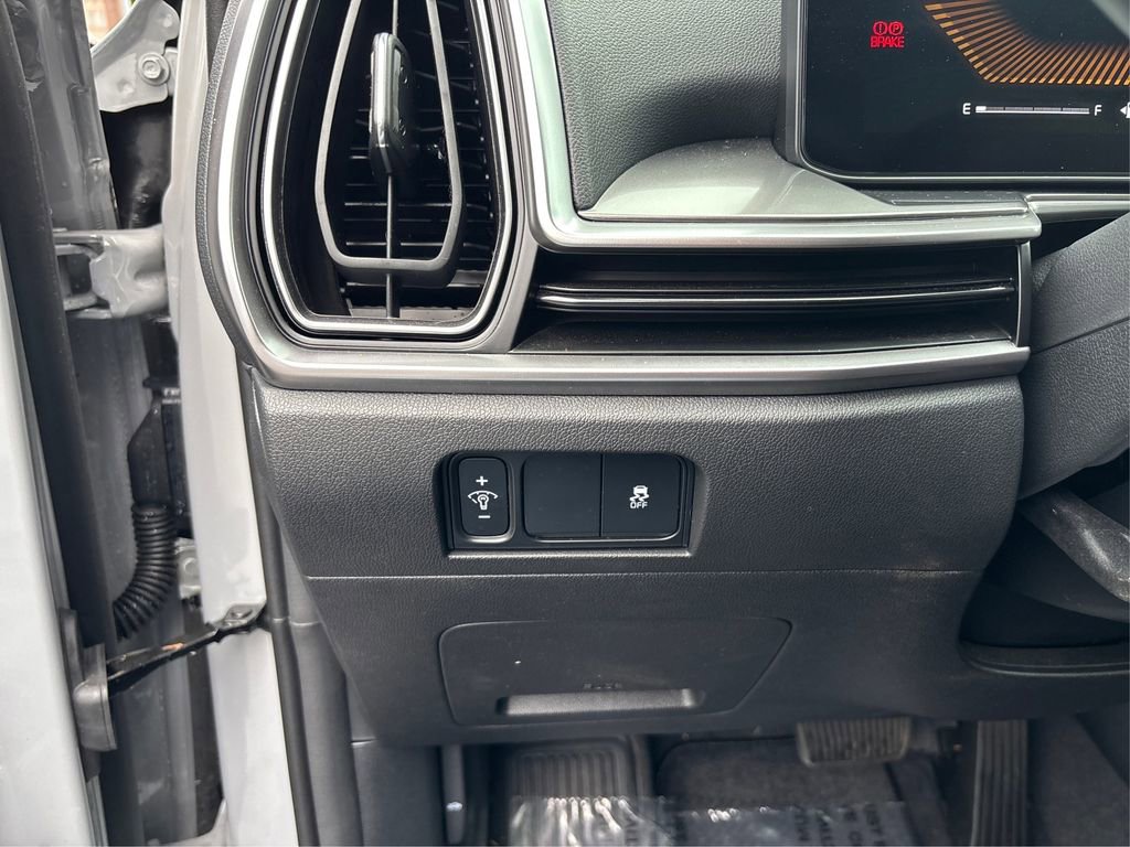 Certified 2025 Kia Sorento S w/ Panoramic Sunroof Package image 36
