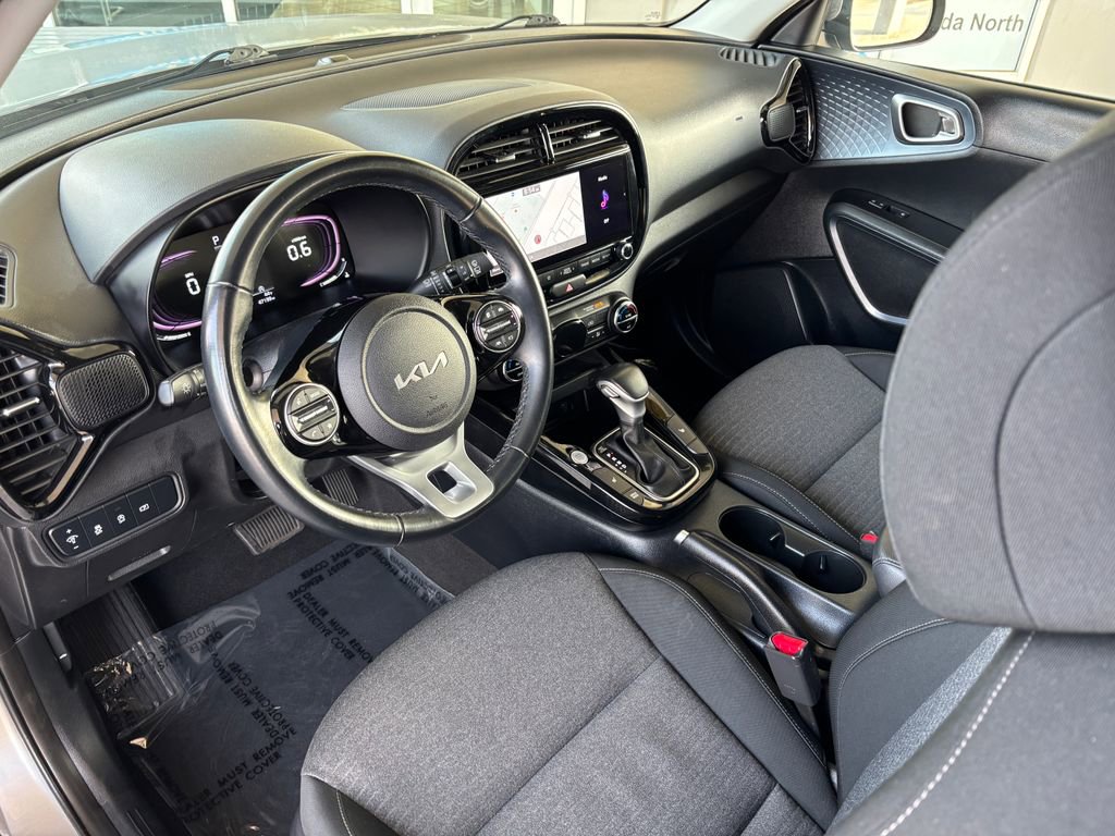 Used 2023 Kia Soul EX image 9