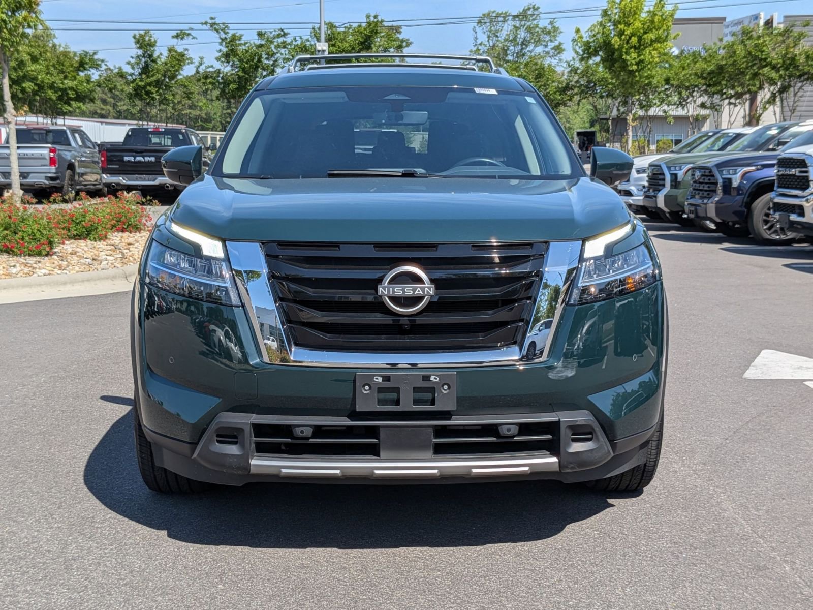 Used 2024 Nissan Pathfinder SL AWD/4WD image 8