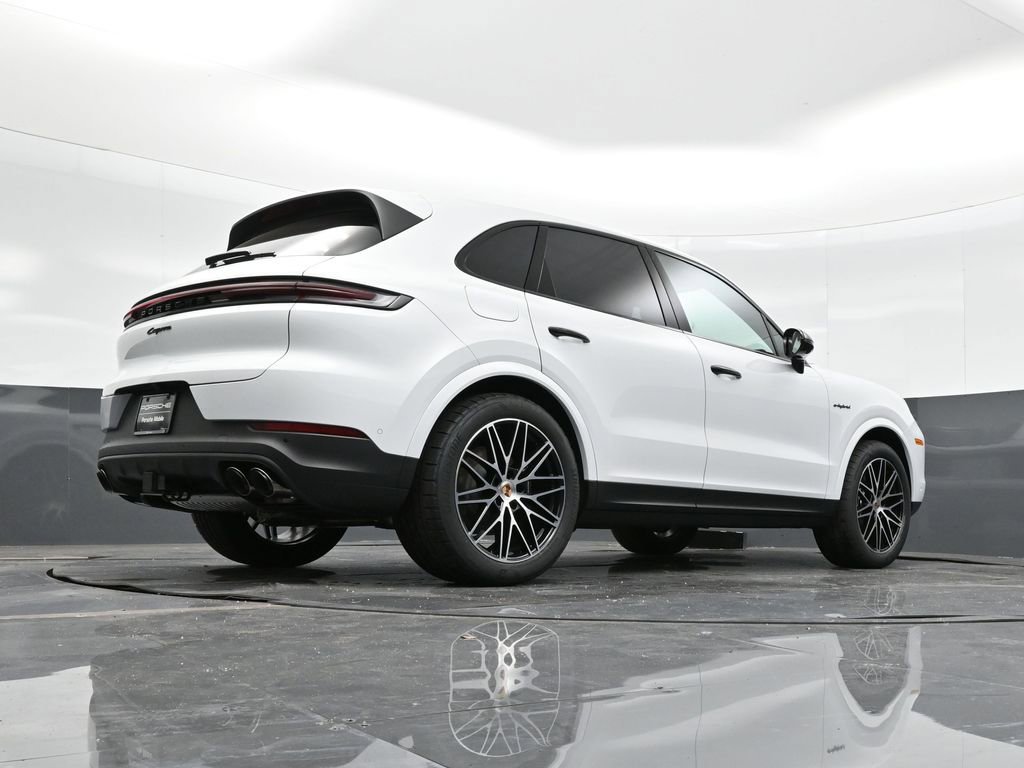 Used 2025 Porsche Cayenne E-Hybrid image 37
