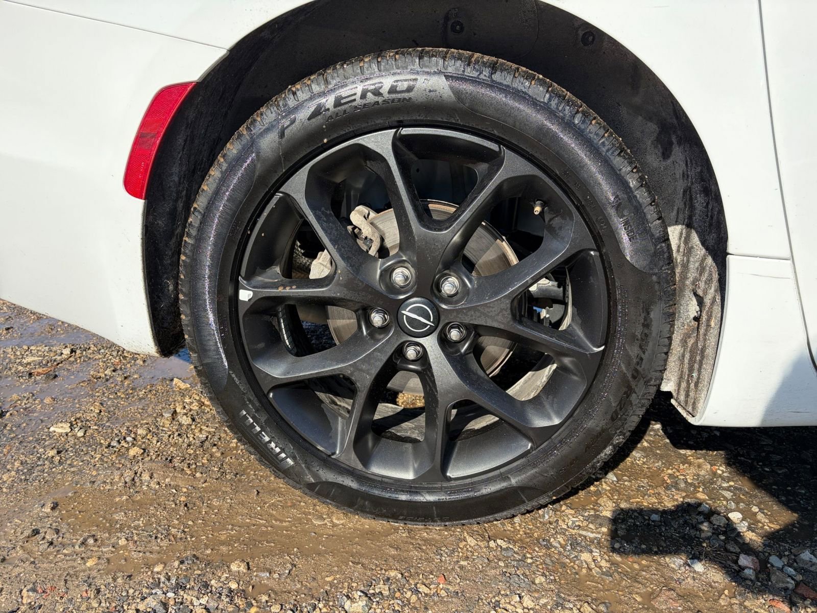 Used 2025 Chrysler Pacifica Limited image 33