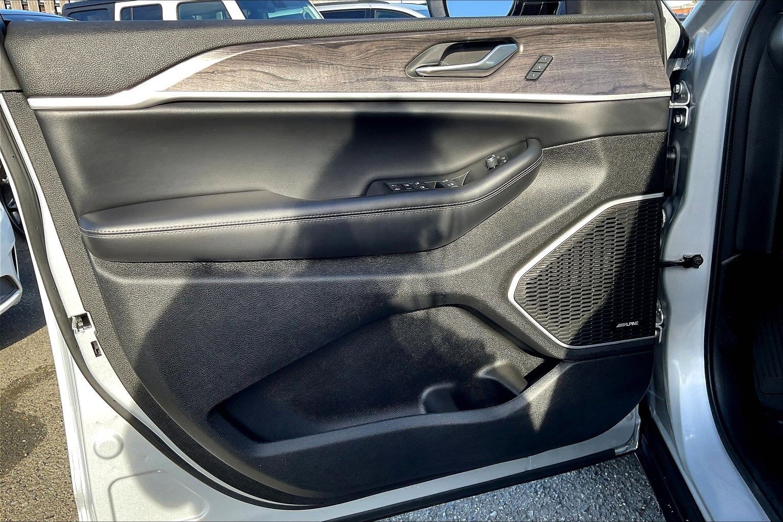 Used 2024 Jeep Grand Cherokee Limited 4xe image 23