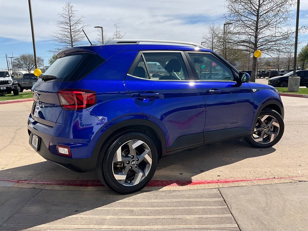 Used 2025 Hyundai Venue SEL image 6