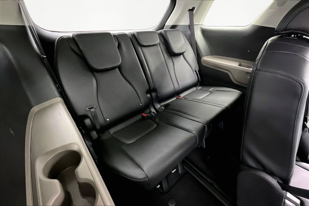 Used 2025 Kia Carnival image 28