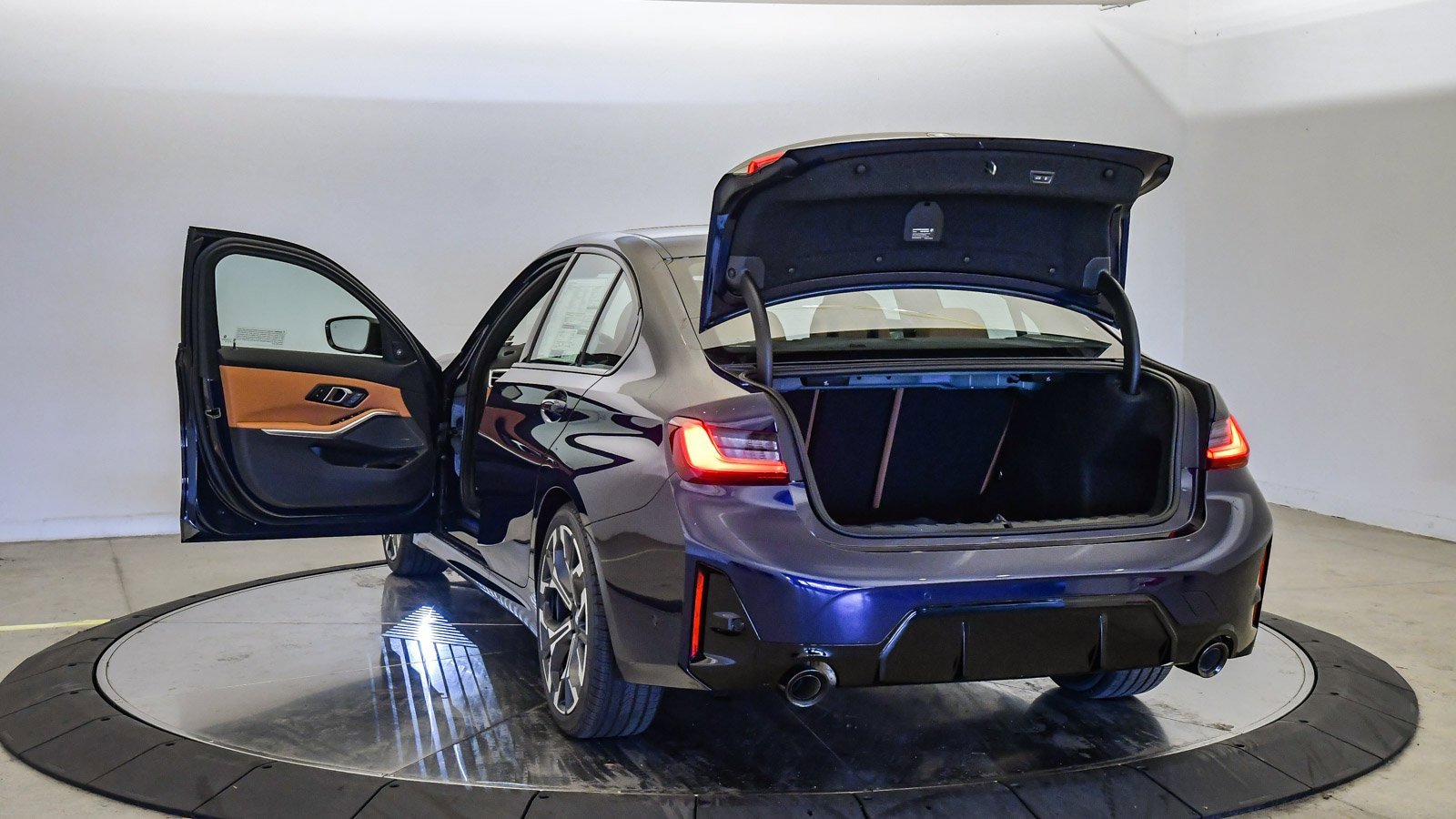 New 2026 BMW 330i Sedan w/ M Sport Package image 31