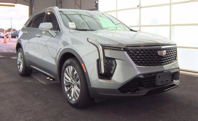 Used 2024 Cadillac XT4 Premium Luxury image 3