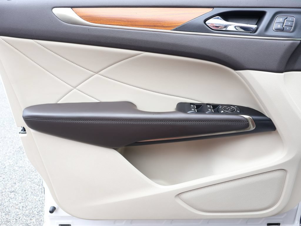 Used 2019 Lincoln MKC Select w/ Select Plus Package FWD image 20