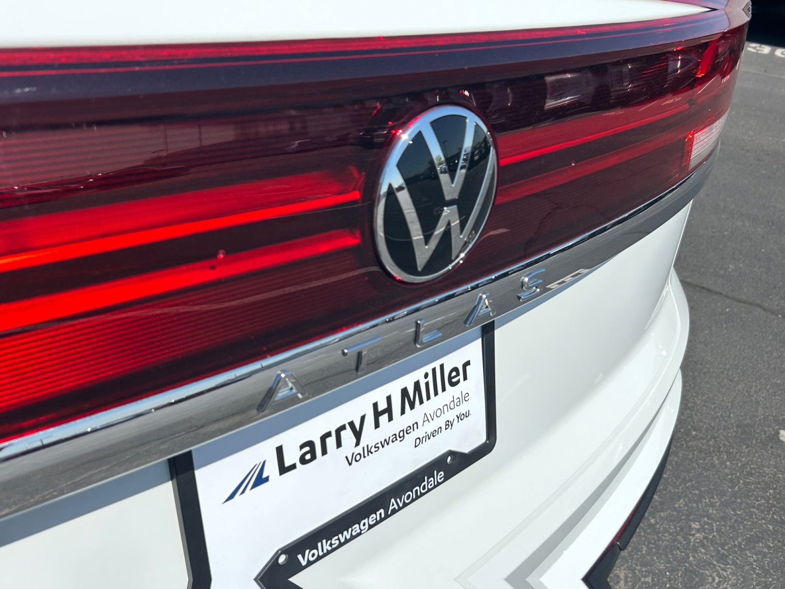 Certified 2025 Volkswagen Atlas Cross Sport SE FWD image 23