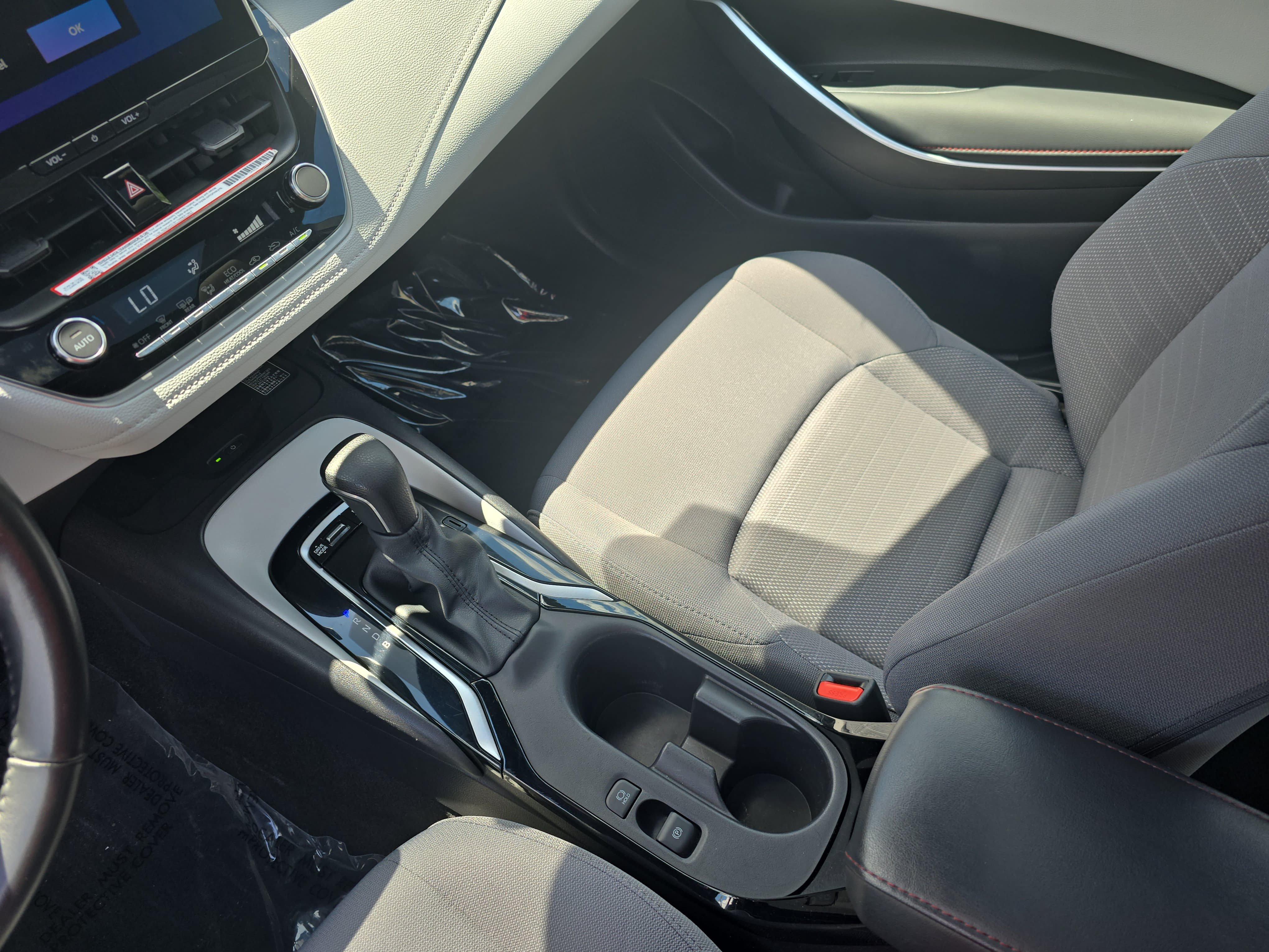 Certified 2025 Toyota Corolla SE w/ SE Premium Package FWD image 23