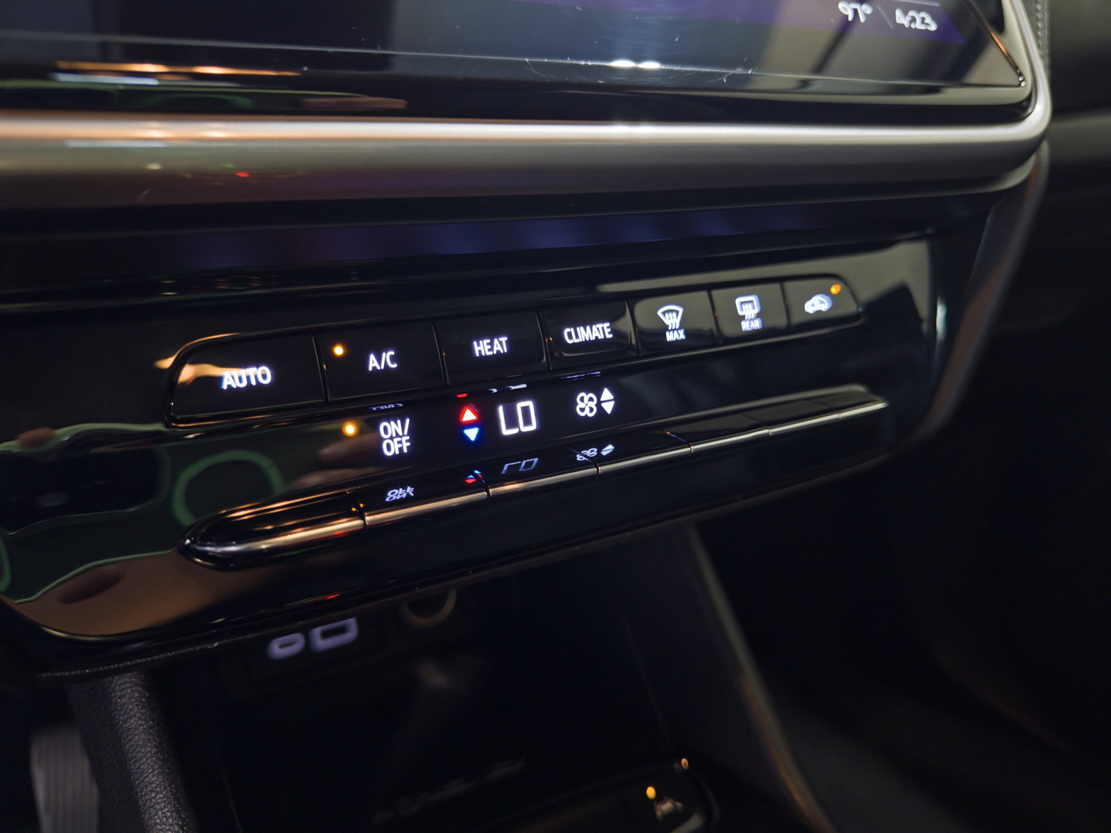Used 2023 Chevrolet Bolt EUV LT FWD image 14