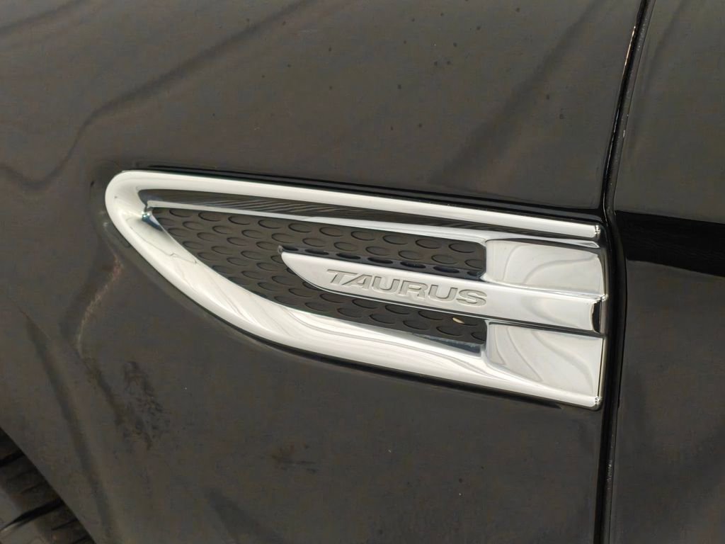 Used 2018 Ford Taurus SE FWD image 34