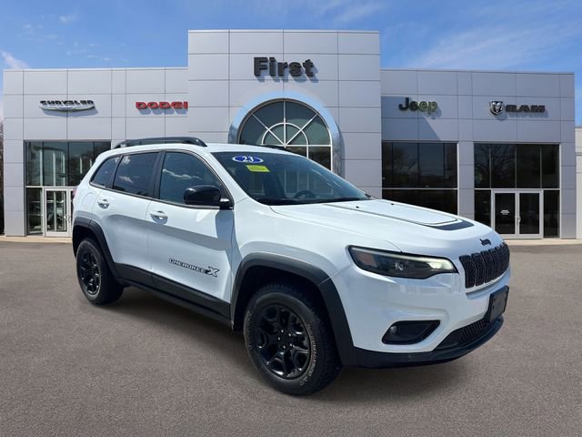 Used 2022 Jeep Cherokee Latitude AWD/4WD image 1