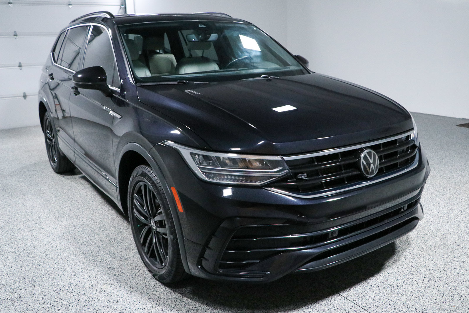 Used 2022 Volkswagen Tiguan SE R-Line AWD/4WD image 5