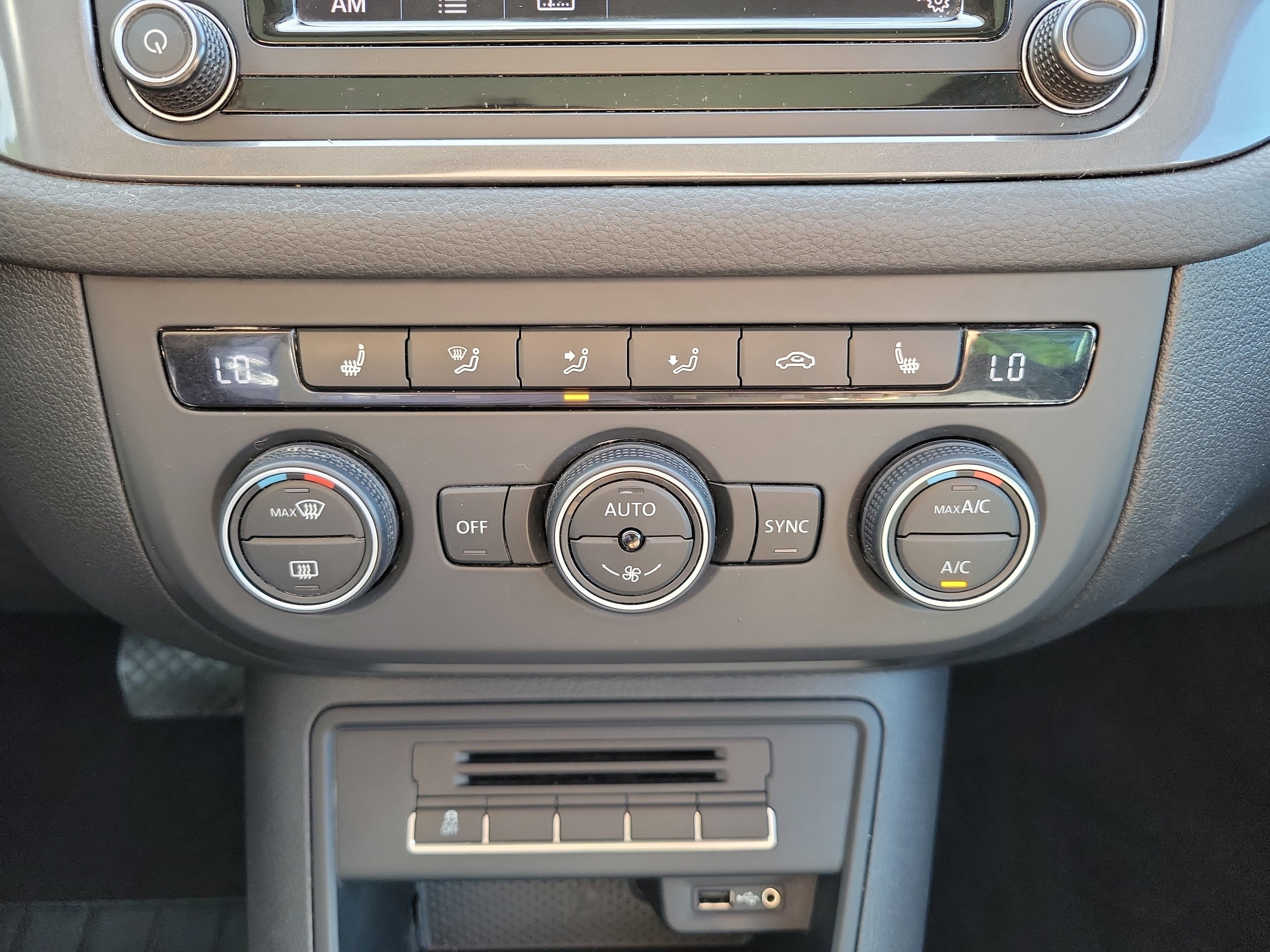 Used 2017 Volkswagen Tiguan SEL image 36