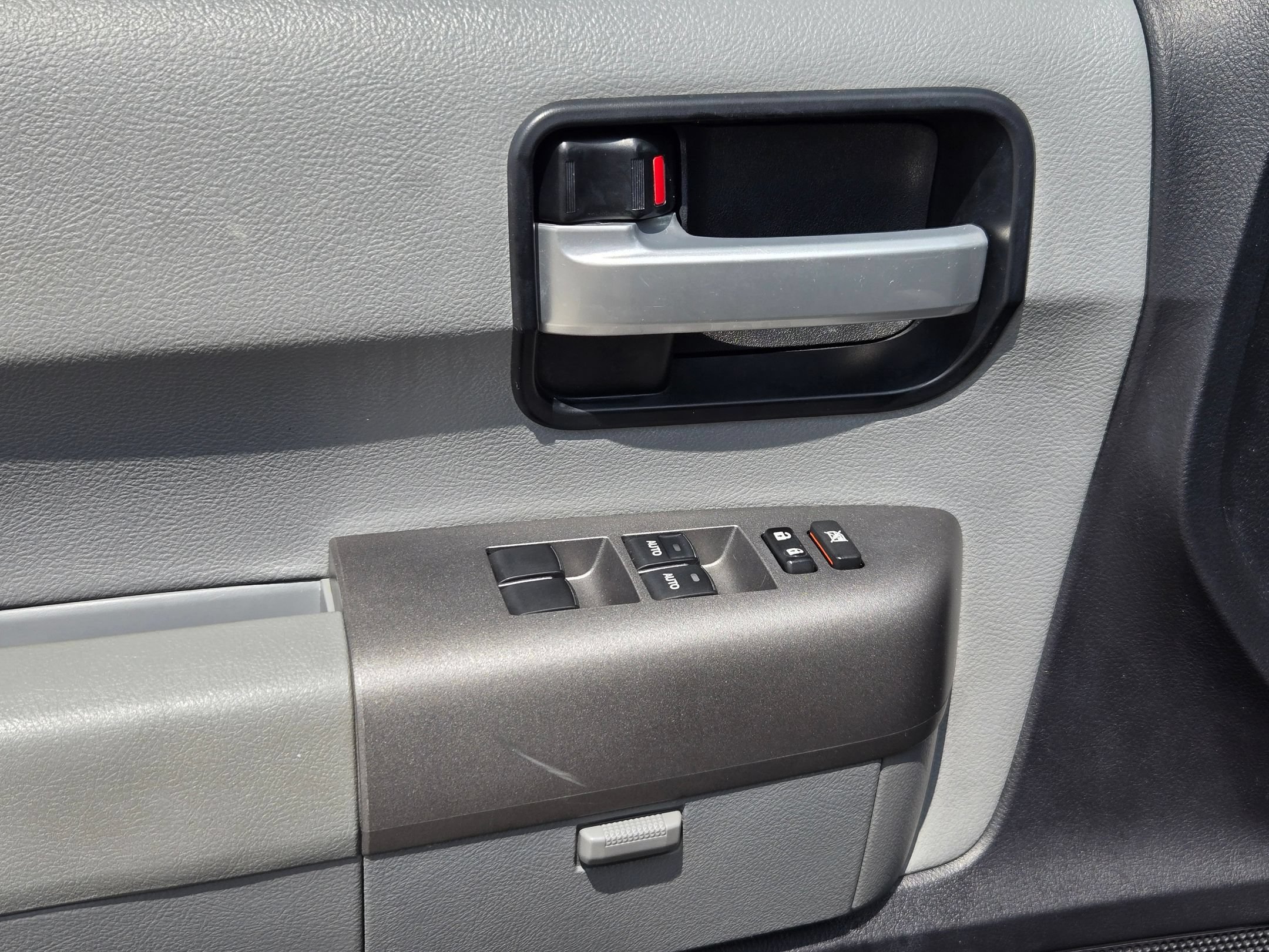 Used 2015 Toyota Sequoia Limited RWD image 12