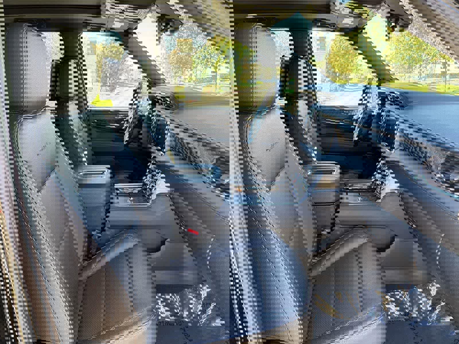 Used 2023 GMC Yukon XL Denali image 36