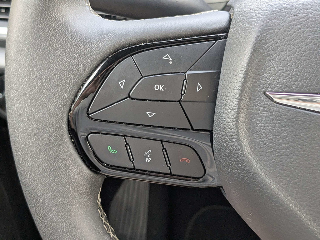 Used 2025 Chrysler Pacifica Limited FWD image 27