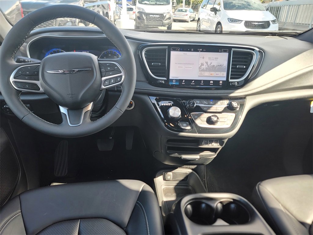New 2025 Chrysler Pacifica Select w/ Fav Edition Package image 11