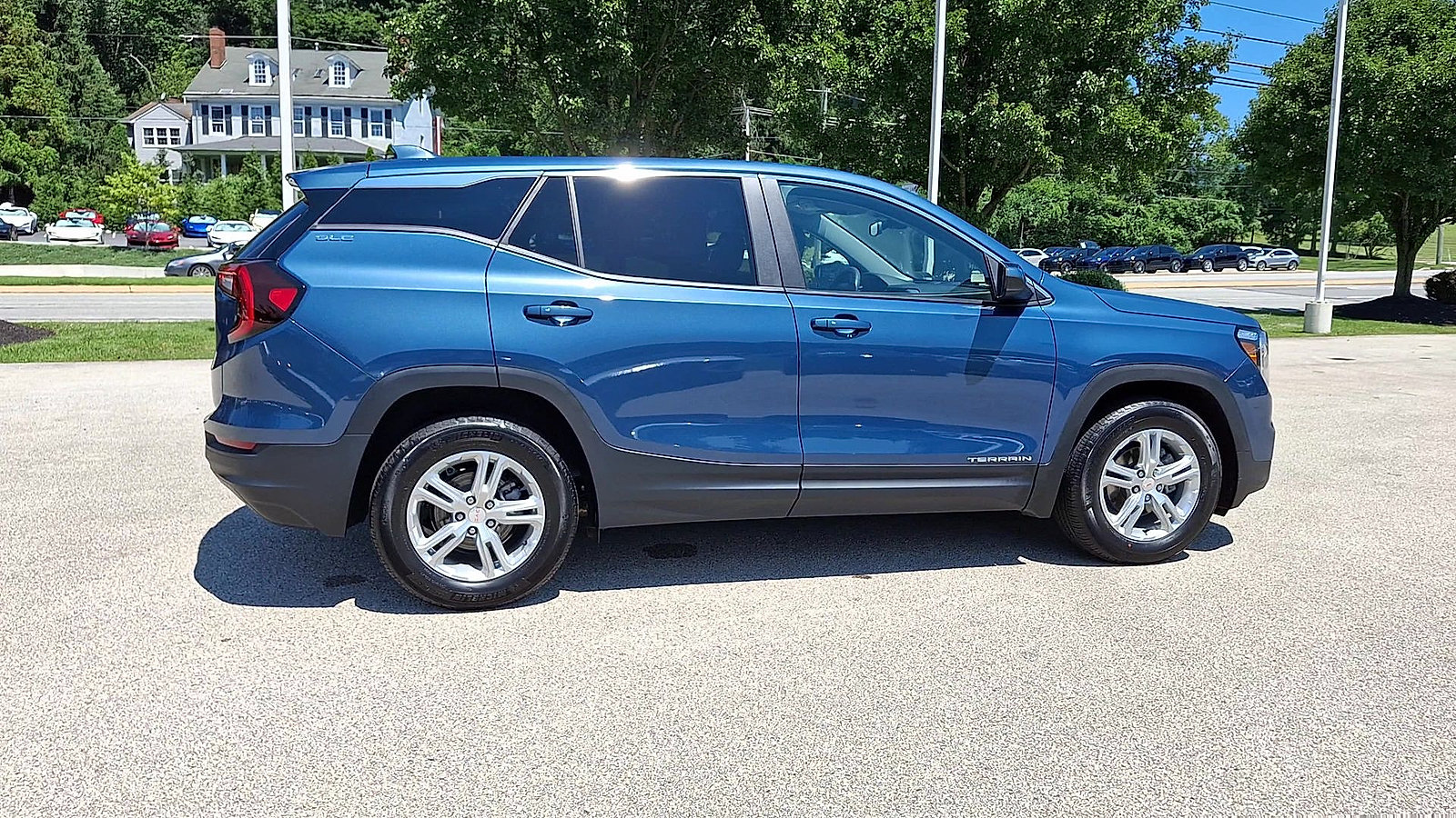 Certified 2024 GMC Terrain SLE FWD image 9