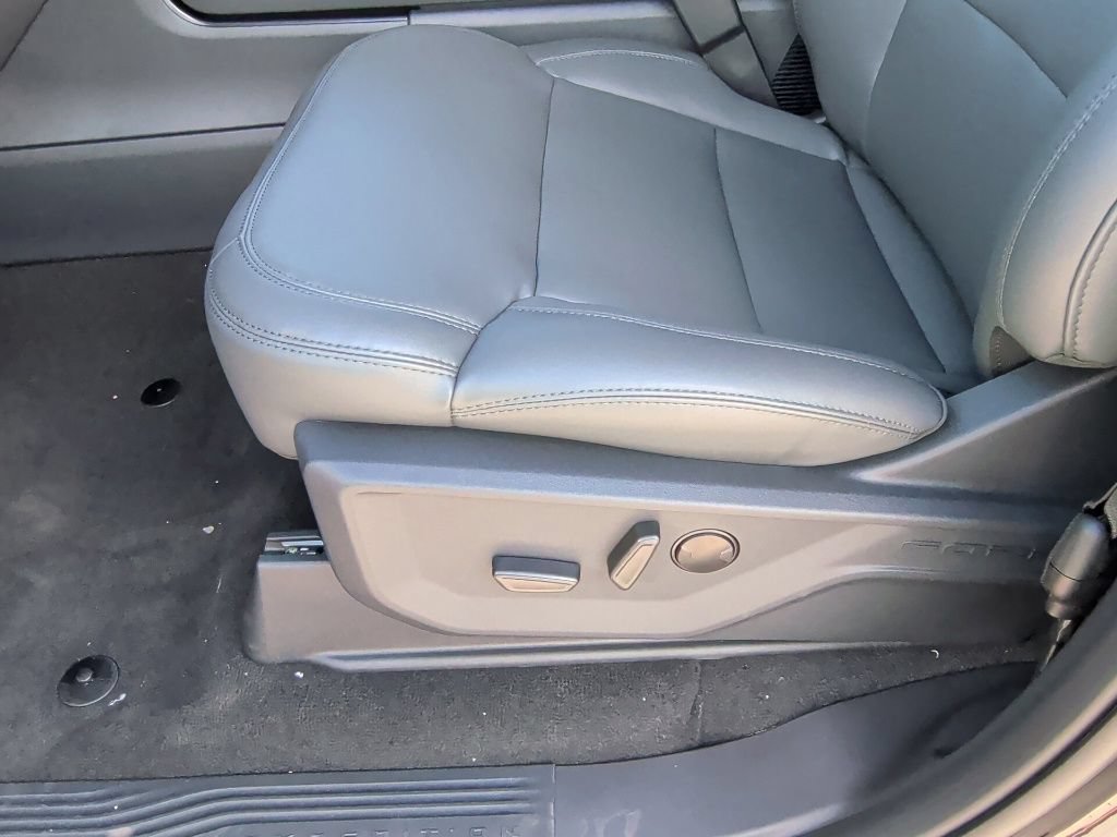 New 2026 Ford Expedition Active RWD image 13