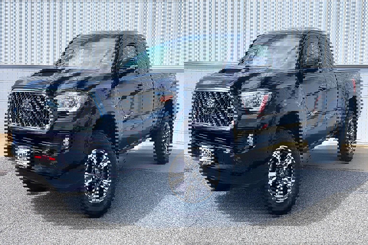 Used 2018 Toyota Tacoma TRD Sport image 2