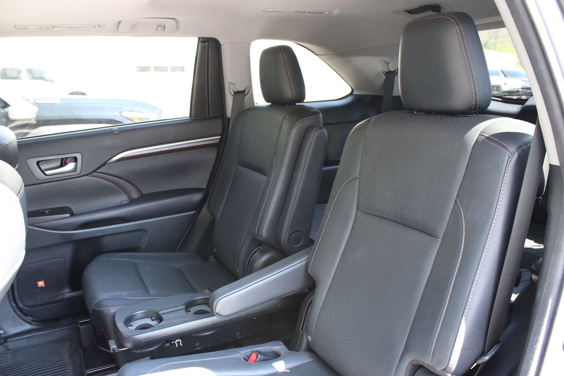 Used 2016 Toyota Highlander Limited image 17