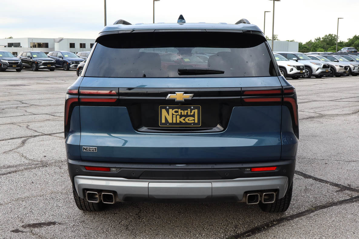 Used 2025 Chevrolet Traverse LT FWD image 5