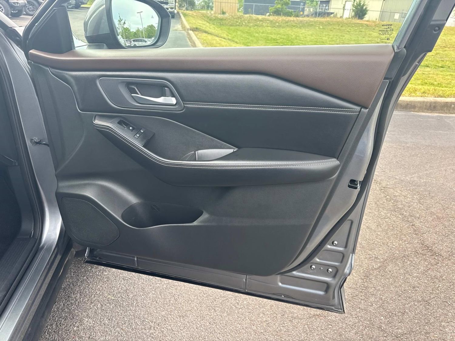 Used 2023 Nissan Rogue SV w/ SV Premium B Package FWD image 25