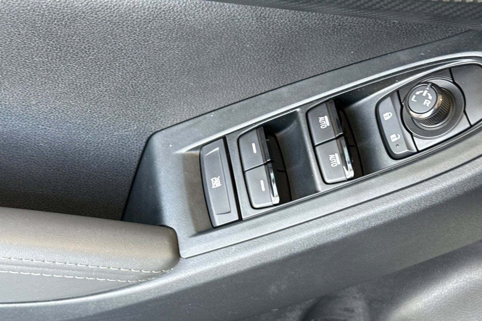 Used 2024 Subaru Crosstrek 2.0i Premium image 13