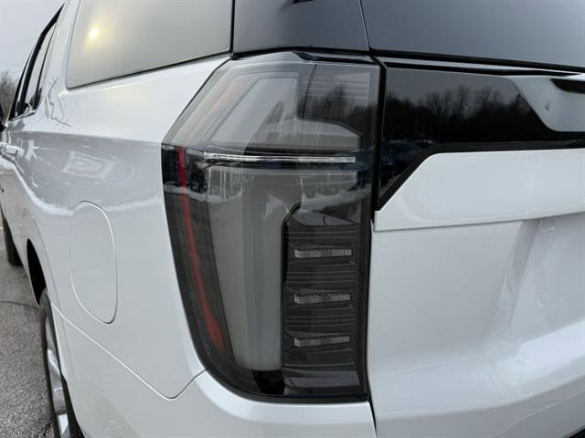 Used 2025 Chevrolet Suburban Premier image 34