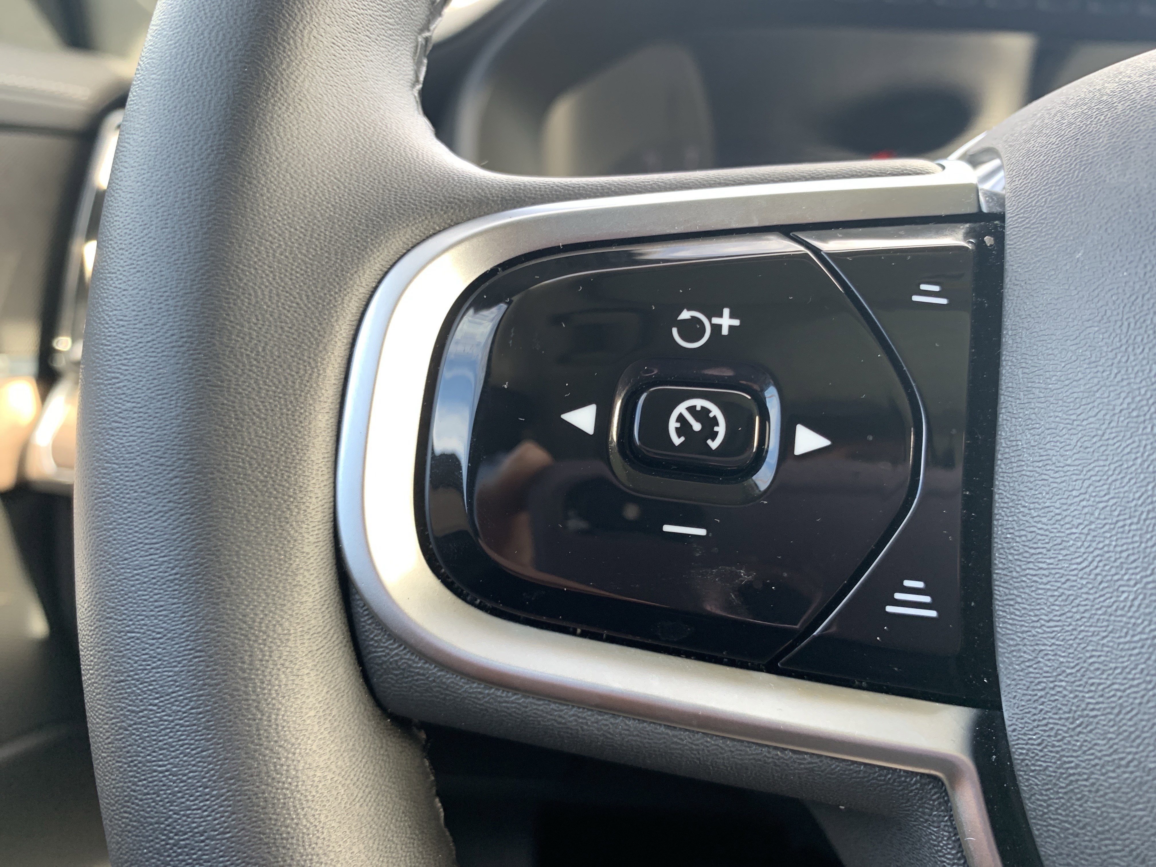 Used 2025 Volvo XC90 B6 Plus image 19