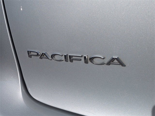 Used 2024 Chrysler Pacifica Touring-L image 10