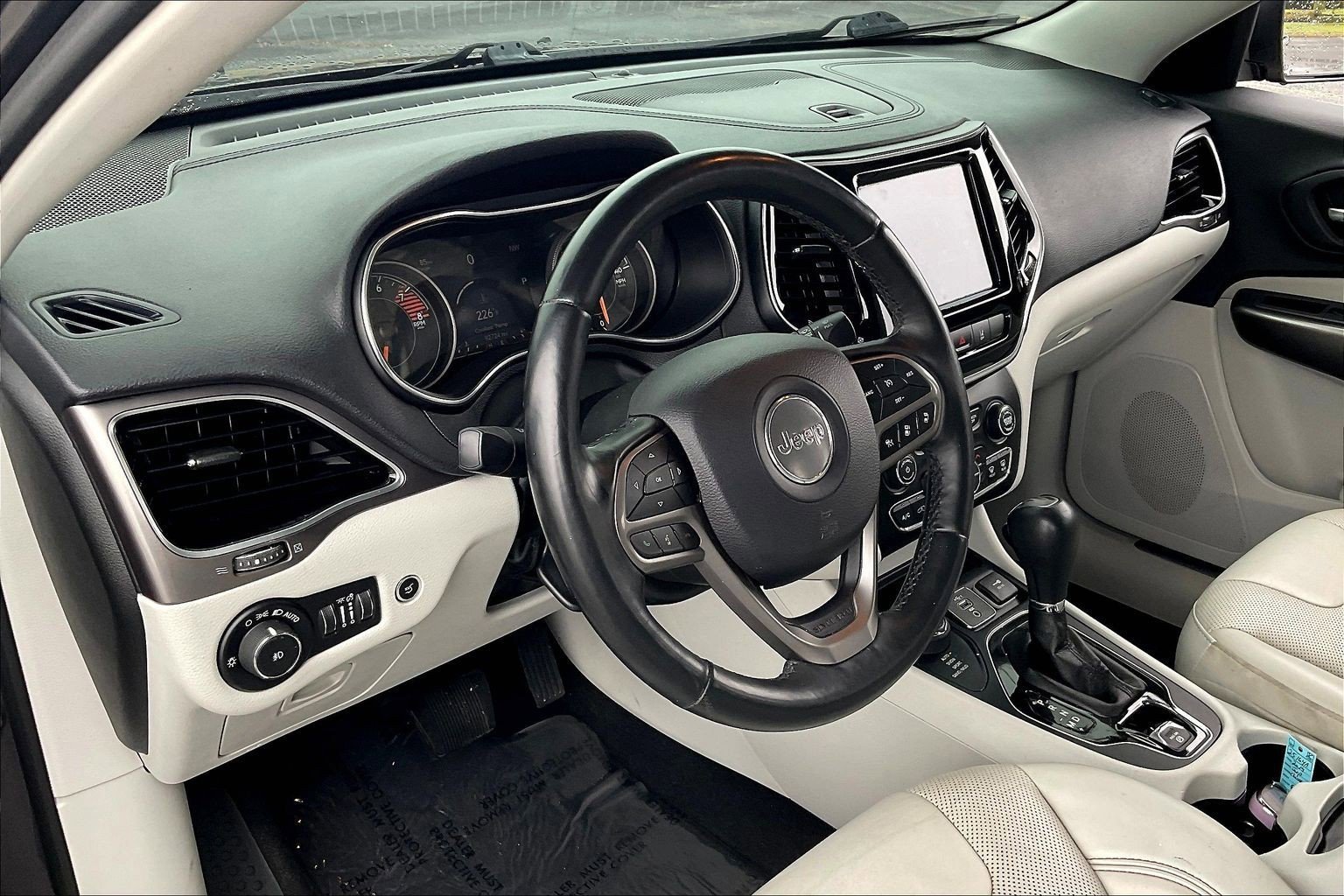 Used 2019 Jeep Cherokee Limited w/ Technology Group image 13