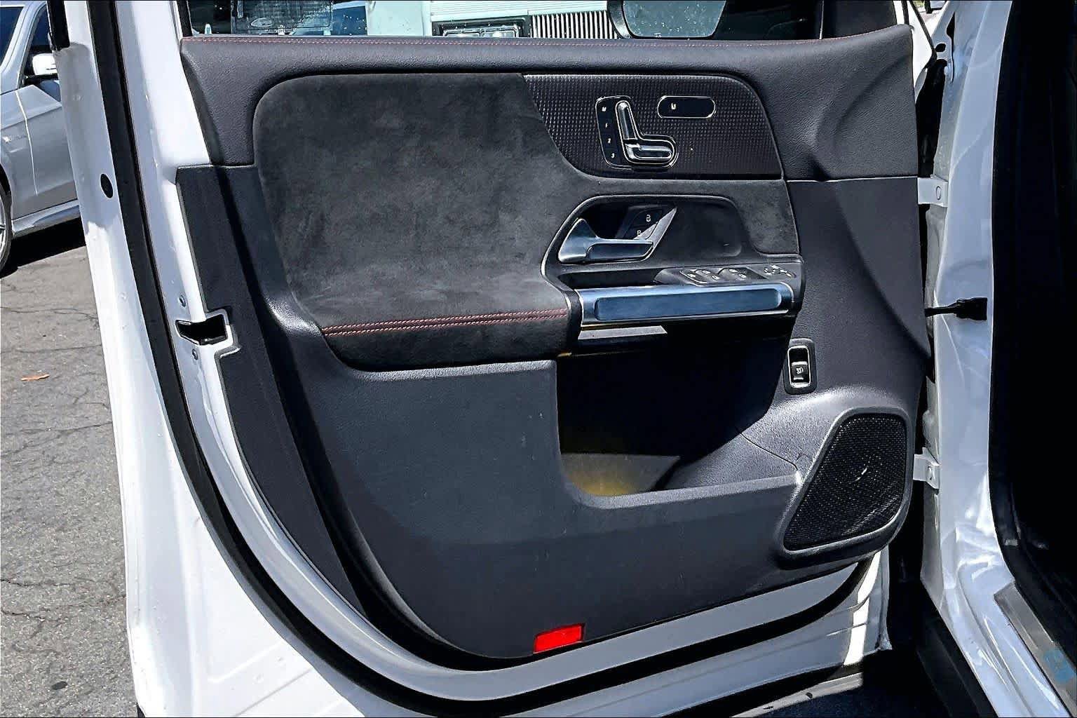 Used 2023 Mercedes-Benz EQB 300 4MATIC image 21