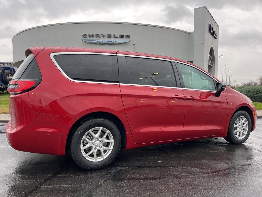 New 2026 Chrysler Pacifica Select image 46