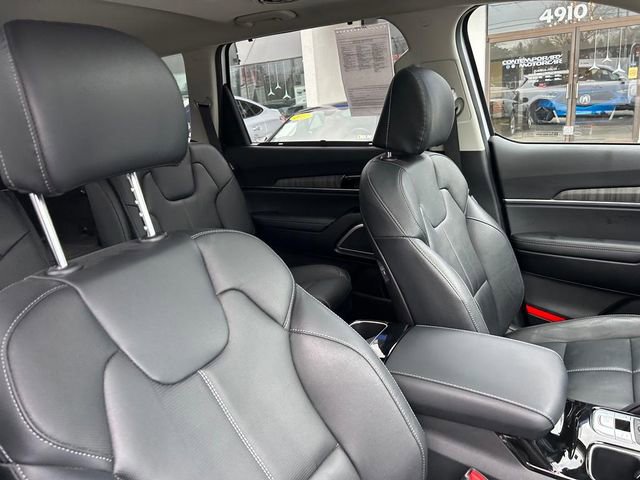 Used 2024 Kia Telluride EX w/ EX Captain's Chair Package image 32