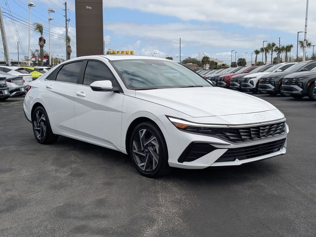 Certified 2025 Hyundai Elantra Limited image 3