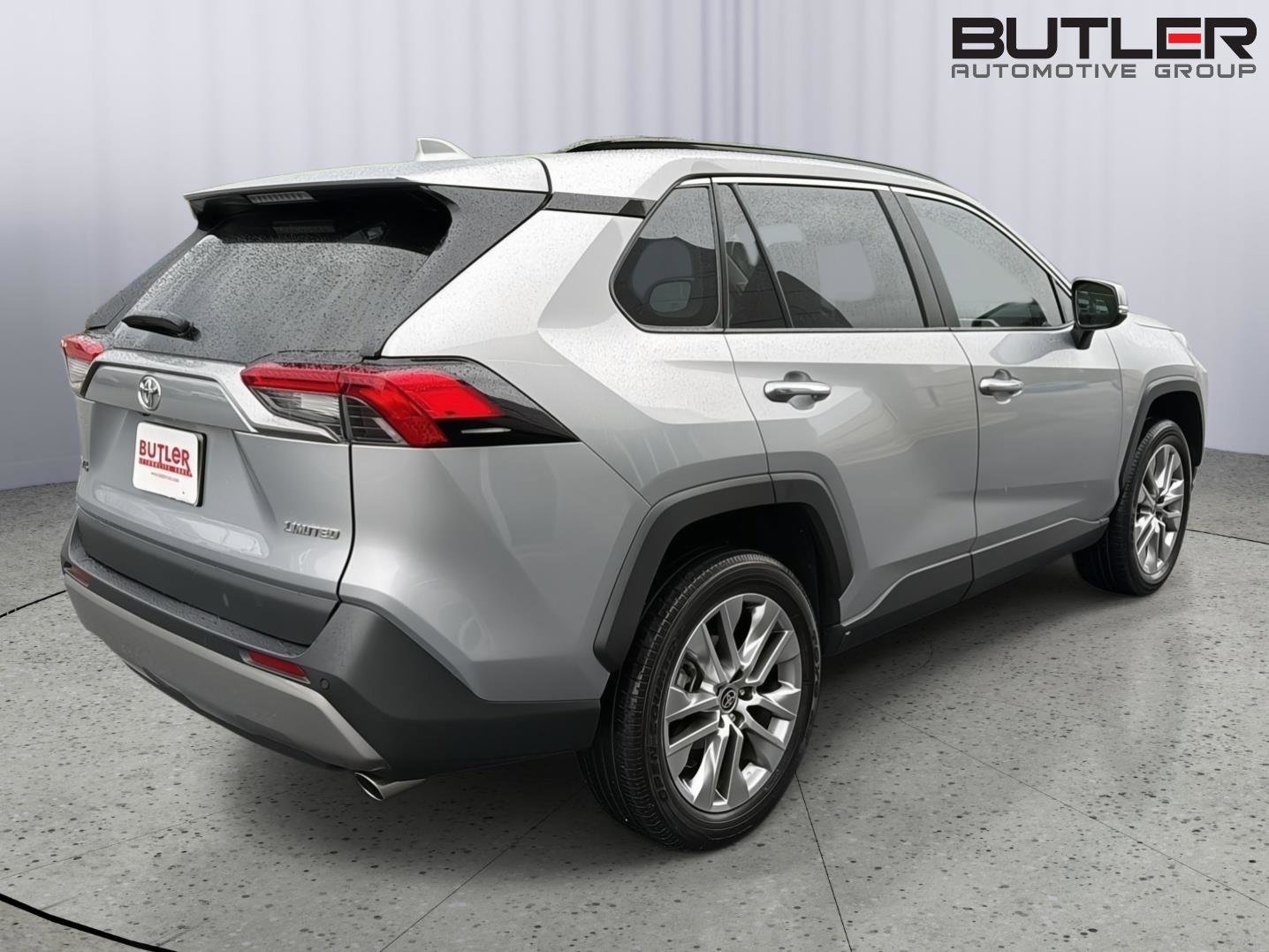 Used 2022 Toyota RAV4 Limited FWD image 6