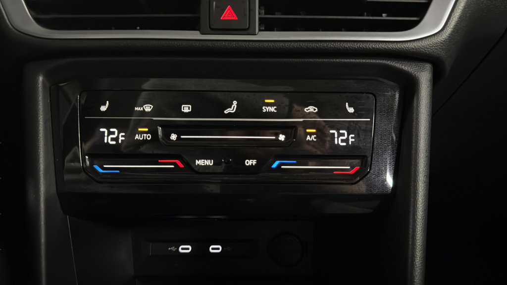 Certified 2025 Volkswagen Taos SE image 27