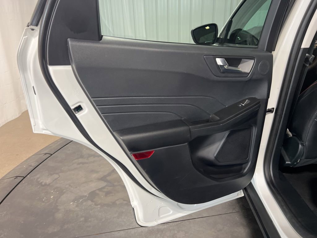 Used 2022 Ford Escape SEL w/ SEL Stealth AWD Package image 17