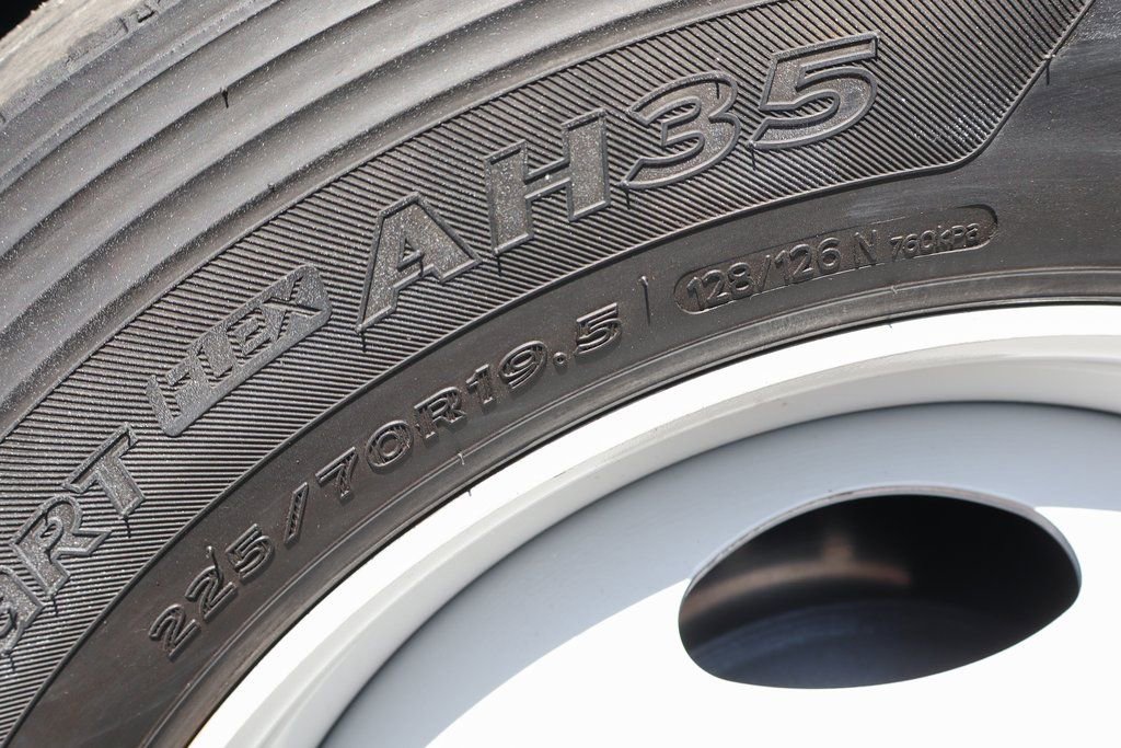 Used 2015 Ford F550 2WD Regular Cab Super Duty image 37