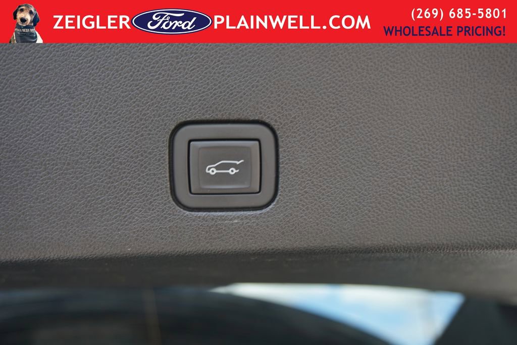 Used 2024 Cadillac XT6 Premium Luxury w/ LPO, Floor Liner Package AWD/4WD image 11