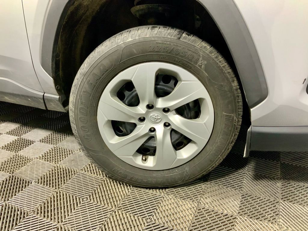 Used 2021 Toyota RAV4 LE image 33
