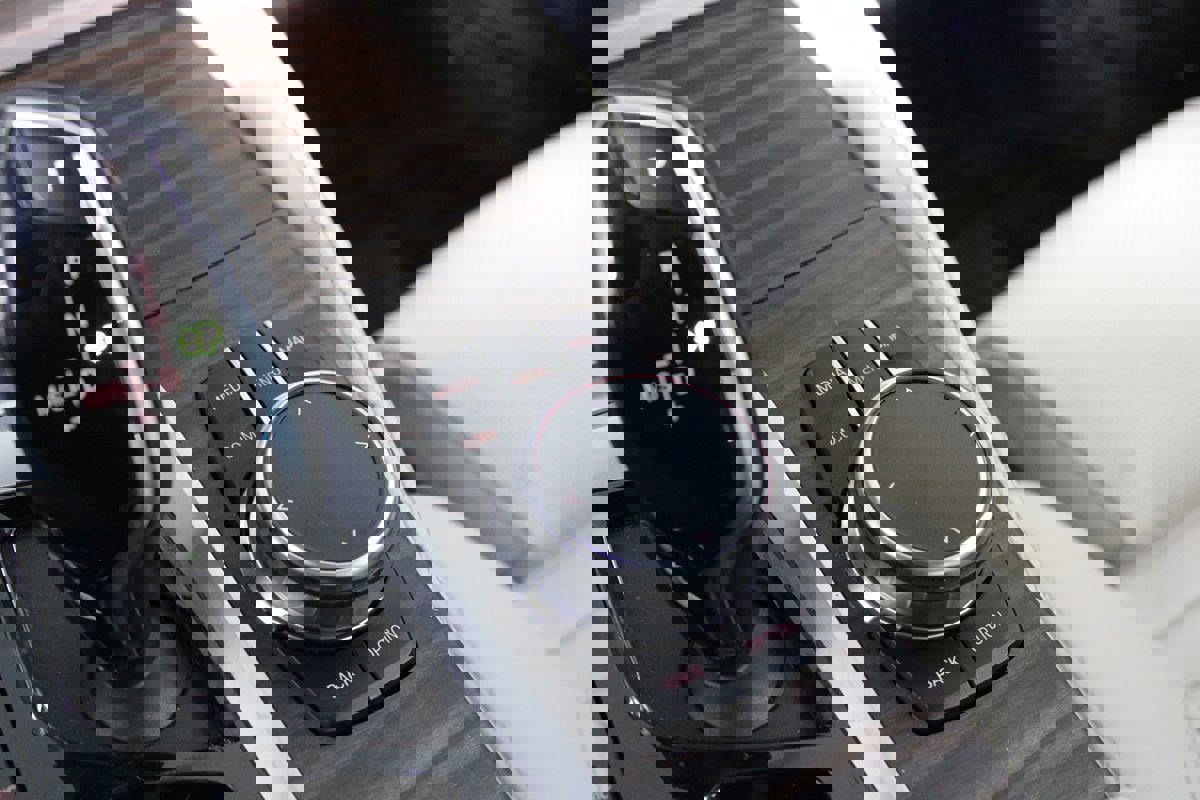 Used 2023 BMW 530e 530e w/ M Sport Package image 25